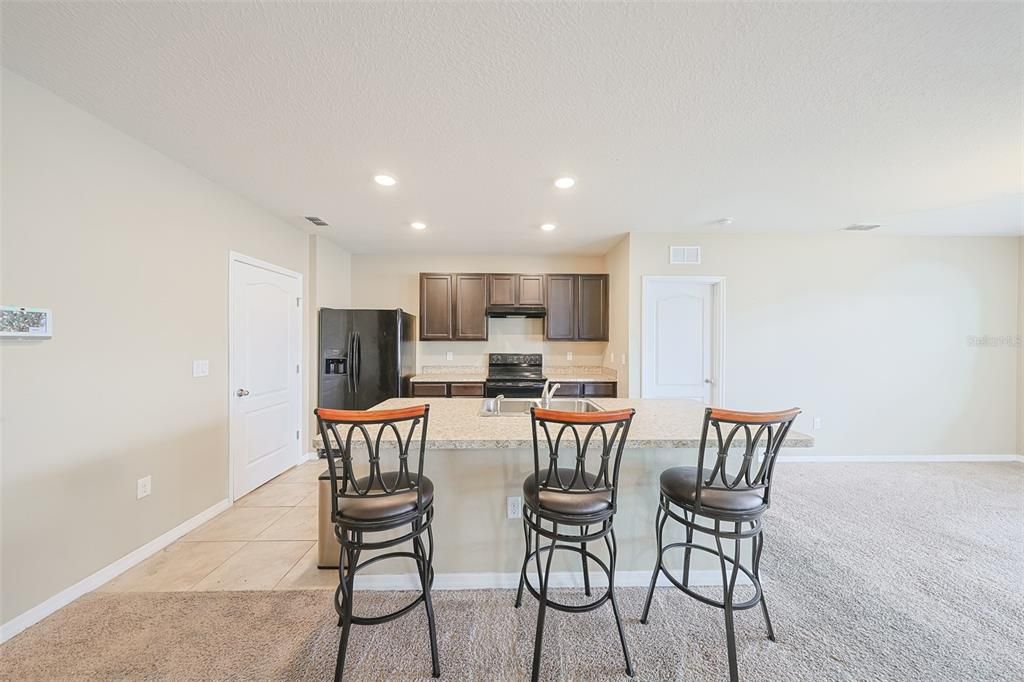 合同活跃: $275,000 (3 贝兹, 2 浴室, 1705 平方英尺)