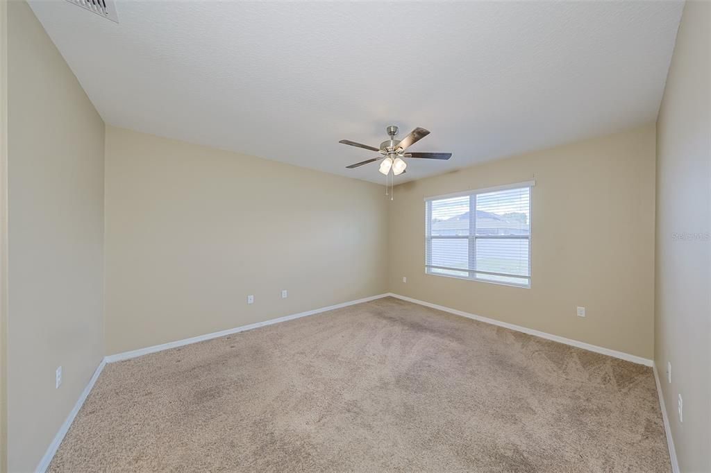 合同活跃: $275,000 (3 贝兹, 2 浴室, 1705 平方英尺)