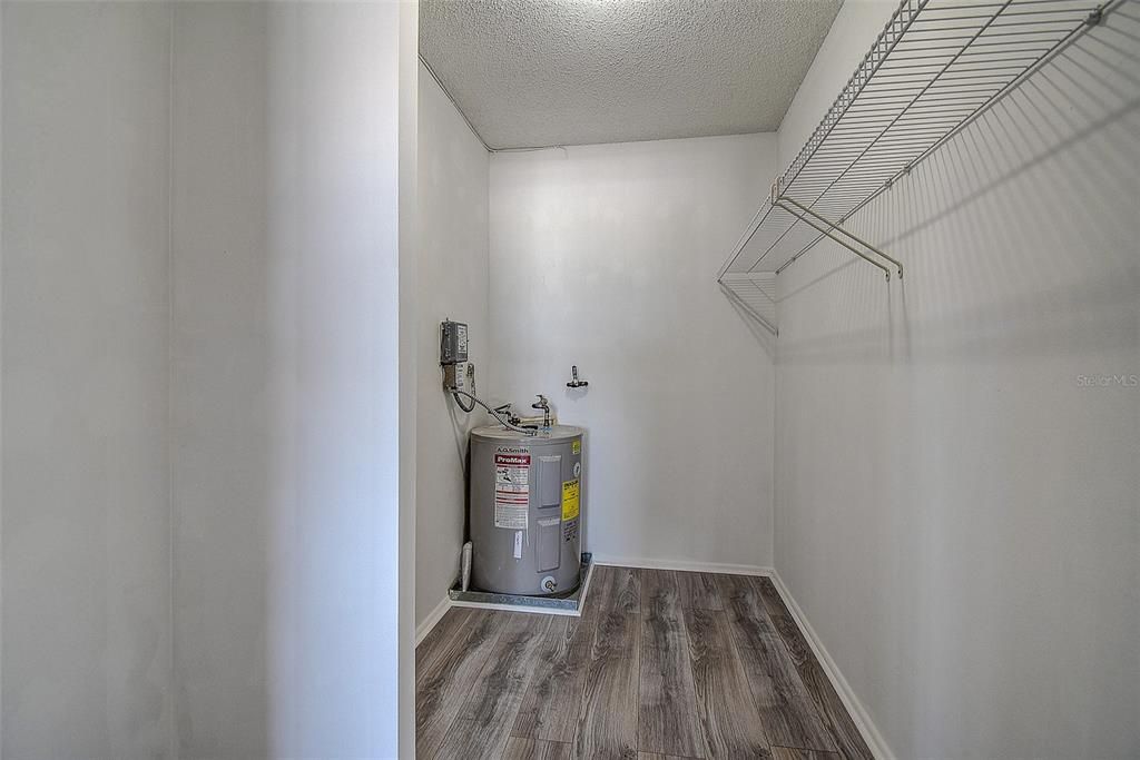 На продажу: $425,000 (2 спален, 2 ванн, 1565 Квадратных фут)