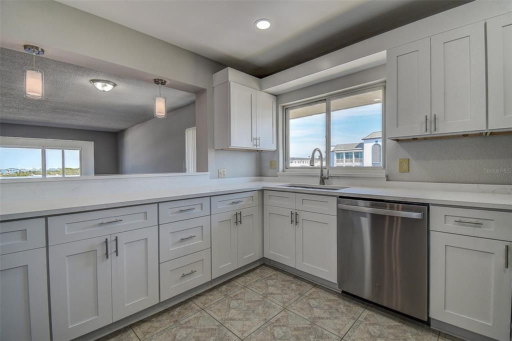 На продажу: $425,000 (2 спален, 2 ванн, 1565 Квадратных фут)