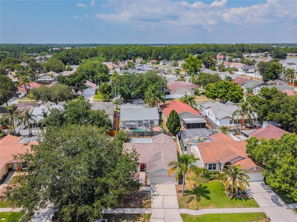 Activo con contrato: $2,200 (3 camas, 2 baños, 1276 Pies cuadrados)