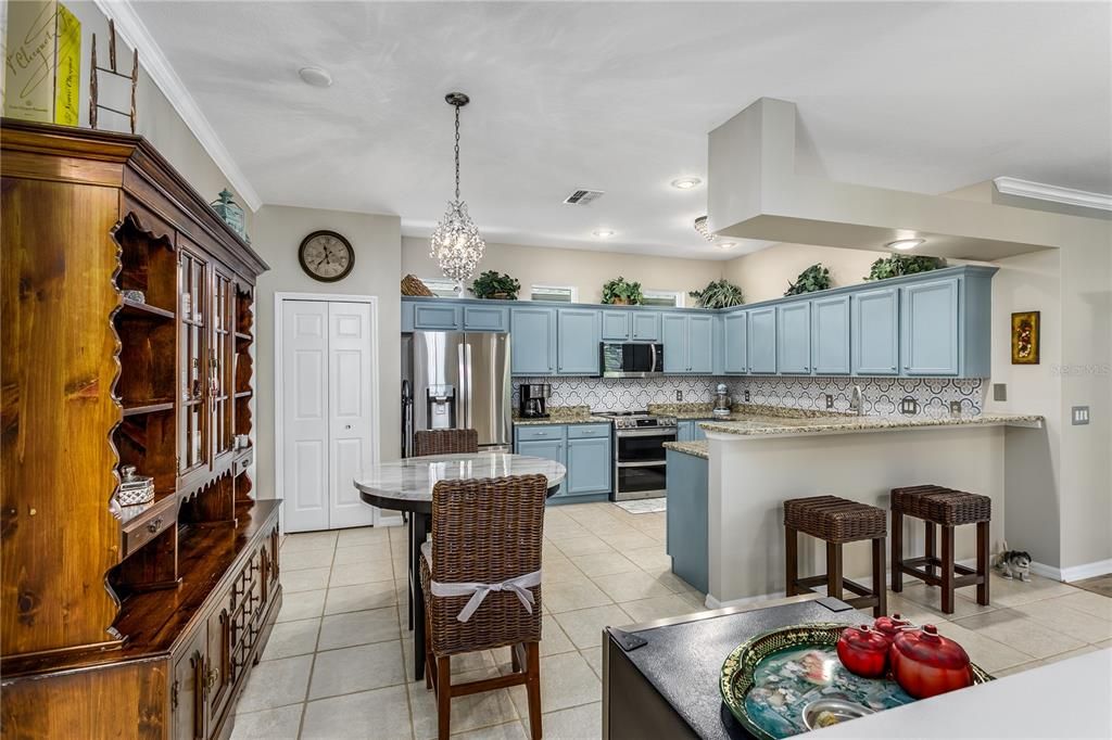 待售: $384,900 (2 贝兹, 2 浴室, 1666 平方英尺)