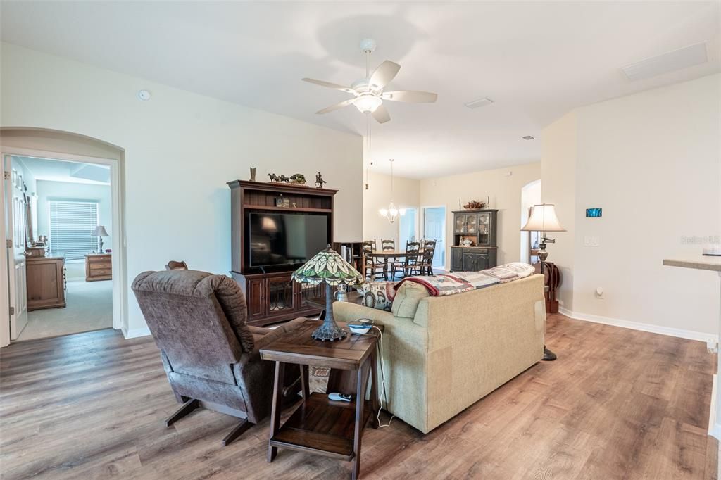 Active With Contract: $425,000 (3 beds, 2 baths, 1851 Square Feet)