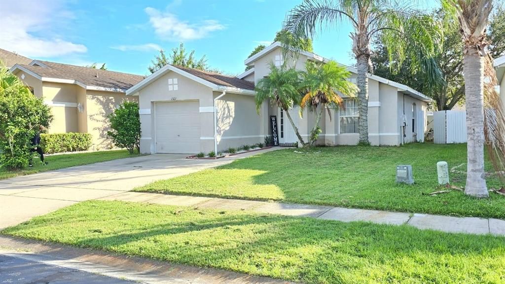 Active With Contract: $315,000 (3 beds, 2 baths, 1217 Square Feet)