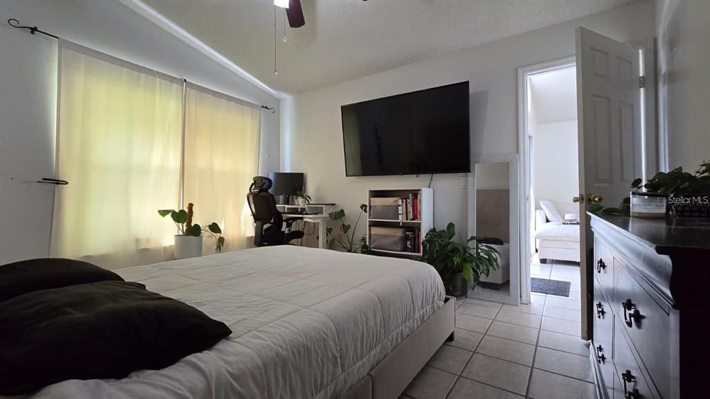 Active With Contract: $315,000 (3 beds, 2 baths, 1217 Square Feet)