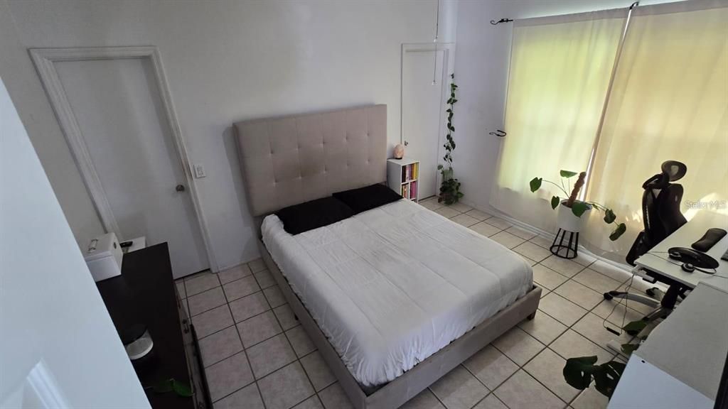 Active With Contract: $315,000 (3 beds, 2 baths, 1217 Square Feet)