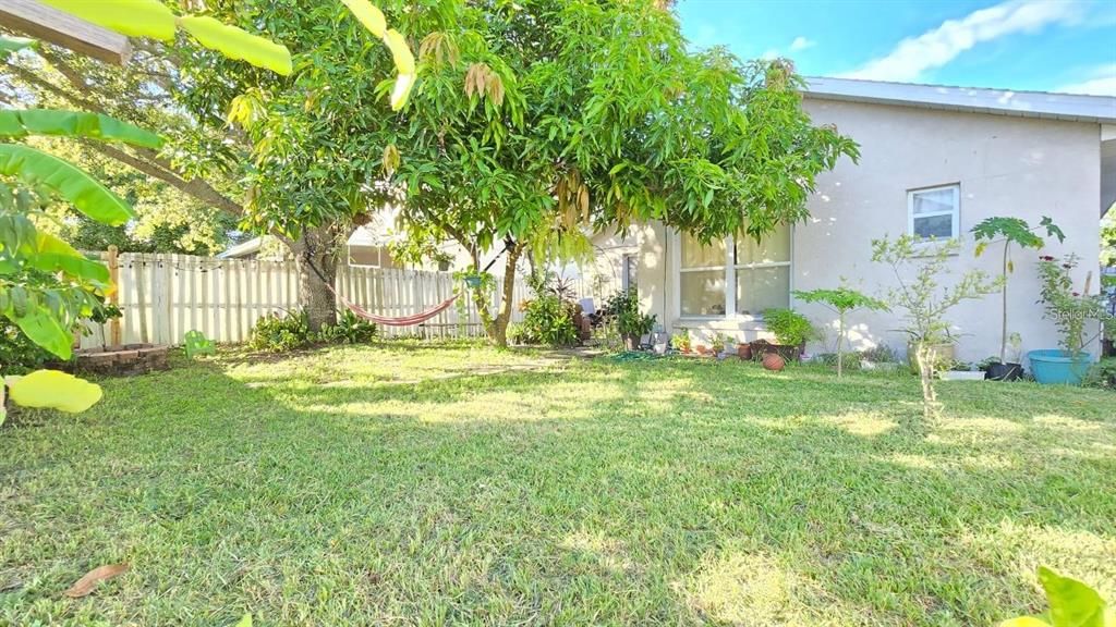 Active With Contract: $315,000 (3 beds, 2 baths, 1217 Square Feet)