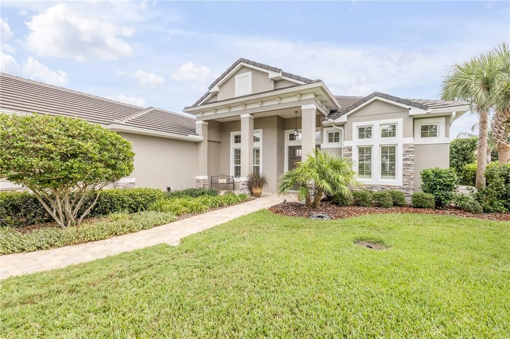 合同活跃: $925,000 (4 贝兹, 2 浴室, 2502 平方英尺)