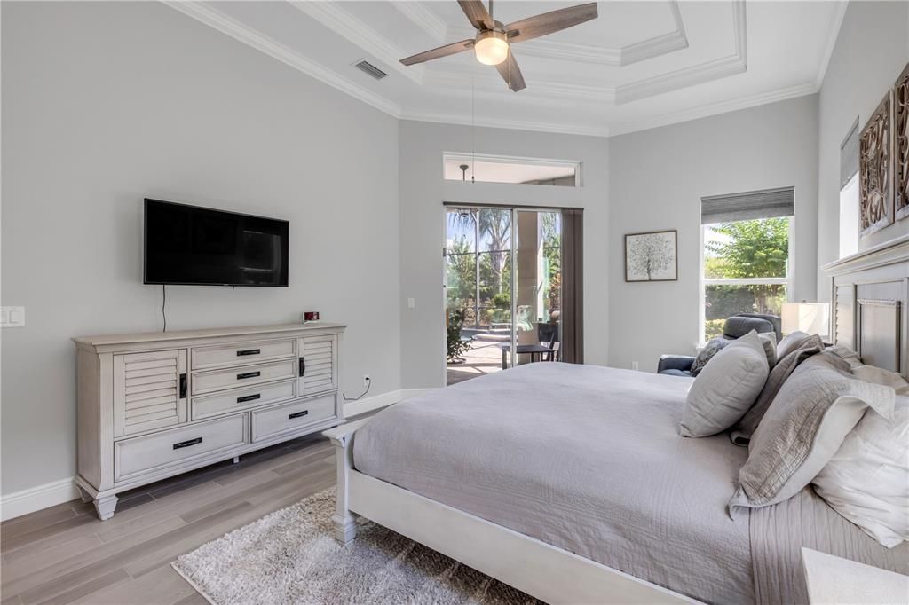 合同活跃: $925,000 (4 贝兹, 2 浴室, 2502 平方英尺)