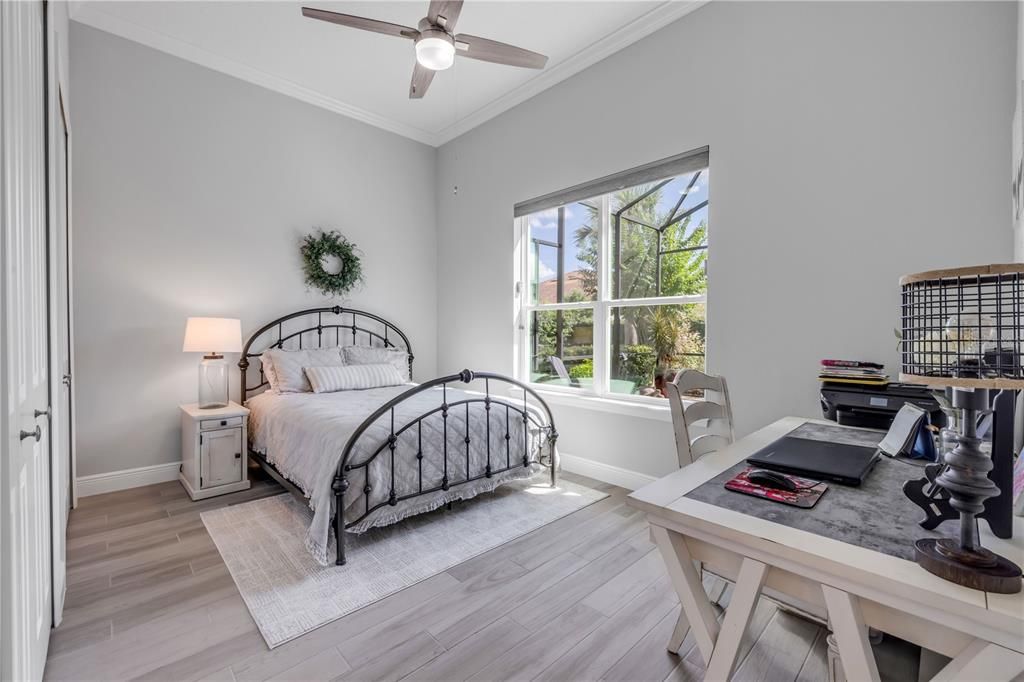 合同活跃: $925,000 (4 贝兹, 2 浴室, 2502 平方英尺)