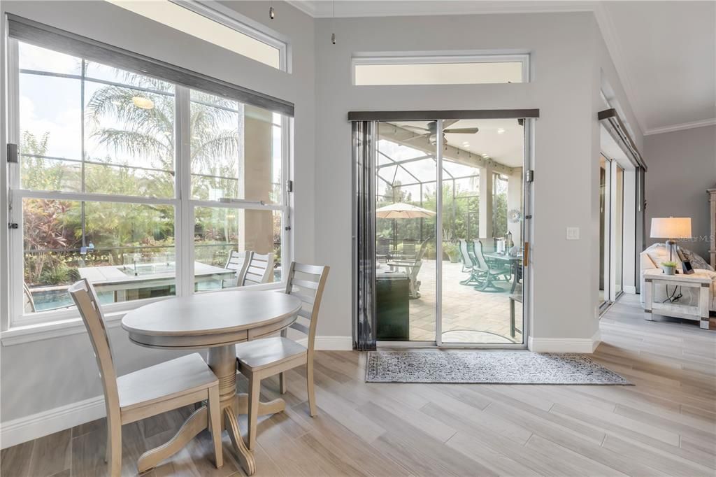 合同活跃: $925,000 (4 贝兹, 2 浴室, 2502 平方英尺)