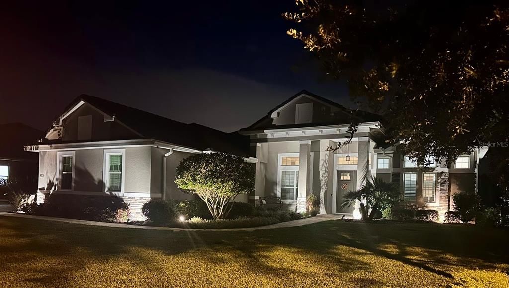 合同活跃: $925,000 (4 贝兹, 2 浴室, 2502 平方英尺)