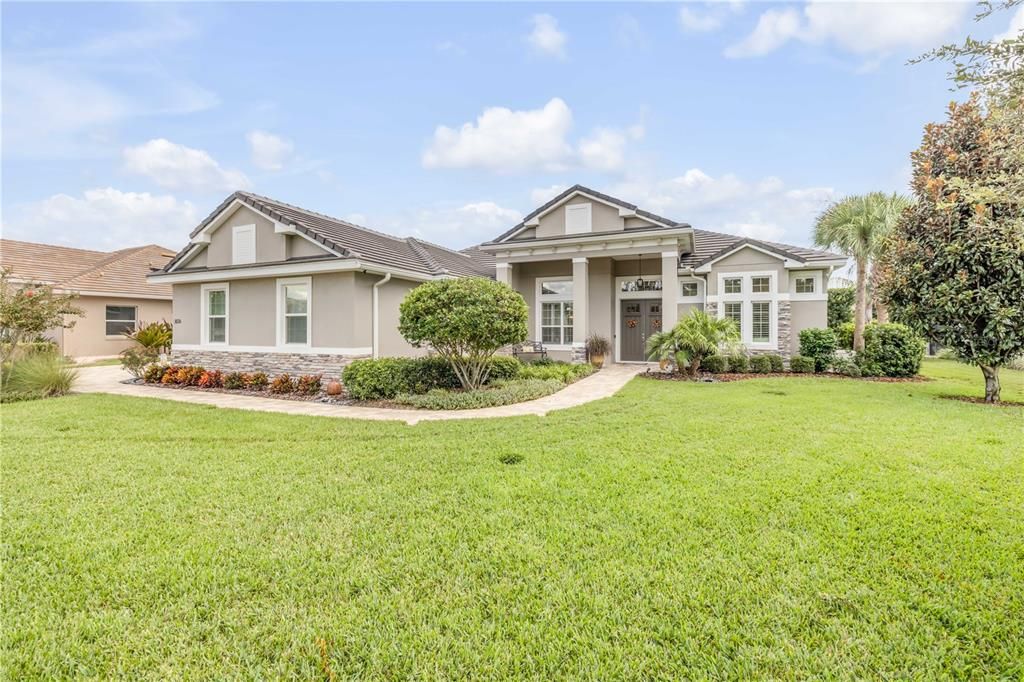 合同活跃: $925,000 (4 贝兹, 2 浴室, 2502 平方英尺)