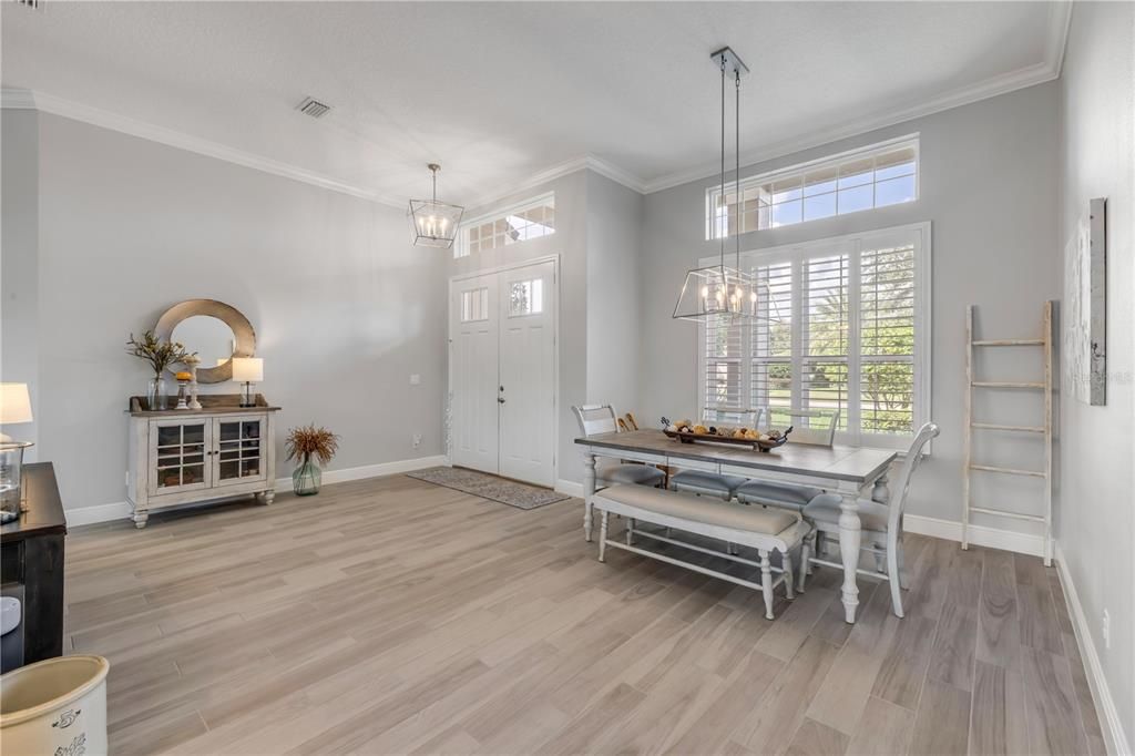 合同活跃: $925,000 (4 贝兹, 2 浴室, 2502 平方英尺)