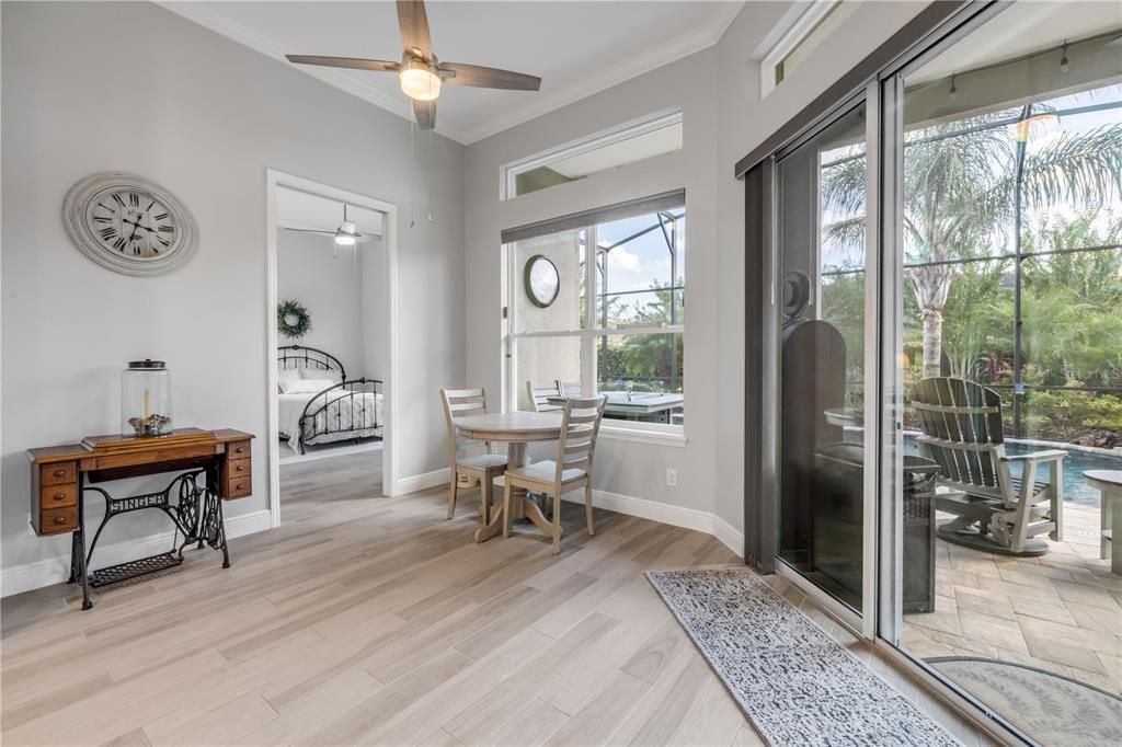 合同活跃: $925,000 (4 贝兹, 2 浴室, 2502 平方英尺)