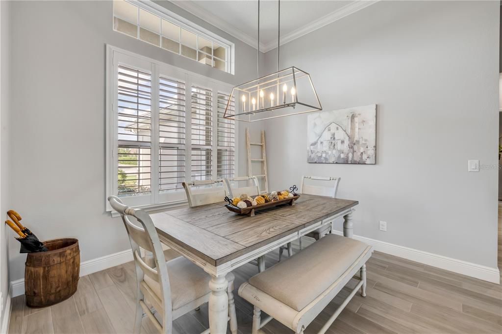 合同活跃: $925,000 (4 贝兹, 2 浴室, 2502 平方英尺)