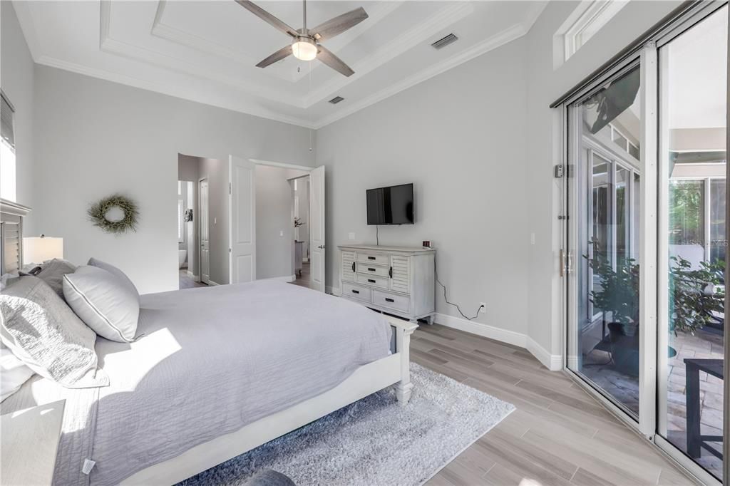 合同活跃: $925,000 (4 贝兹, 2 浴室, 2502 平方英尺)