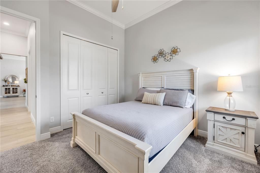 合同活跃: $925,000 (4 贝兹, 2 浴室, 2502 平方英尺)