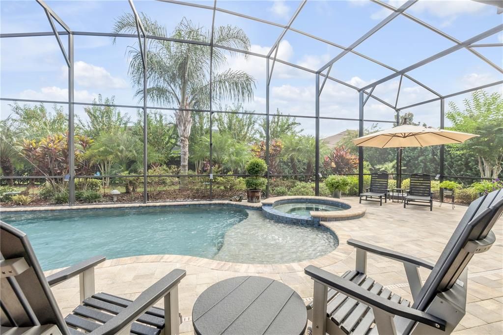 合同活跃: $925,000 (4 贝兹, 2 浴室, 2502 平方英尺)