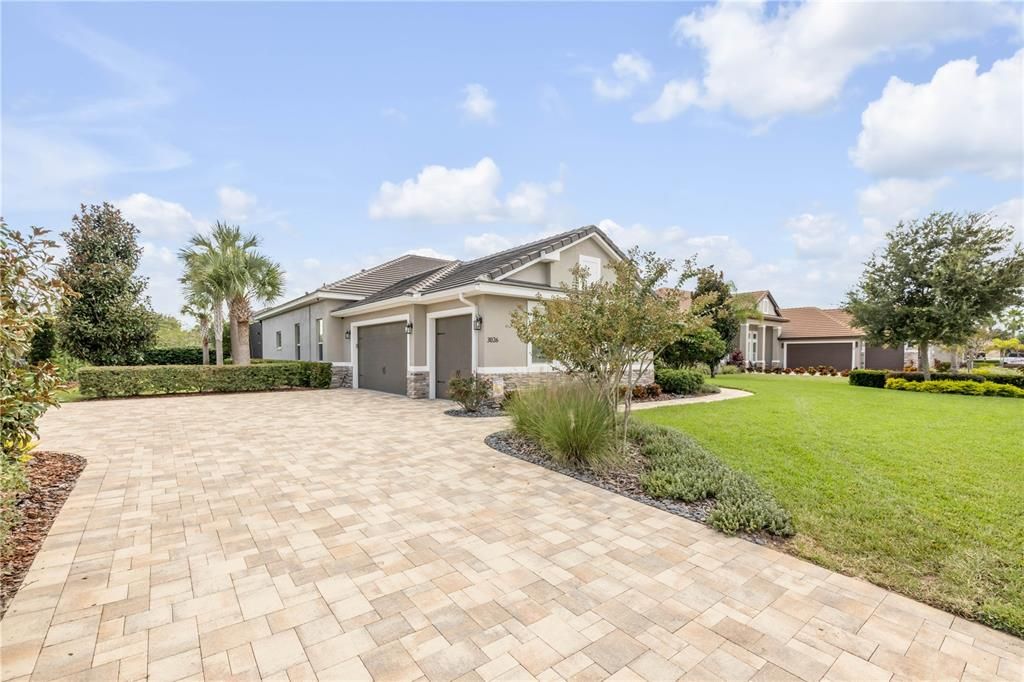 合同活跃: $925,000 (4 贝兹, 2 浴室, 2502 平方英尺)