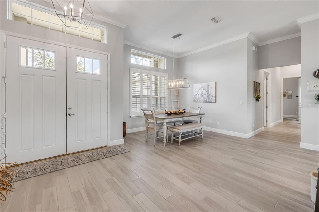 合同活跃: $925,000 (4 贝兹, 2 浴室, 2502 平方英尺)