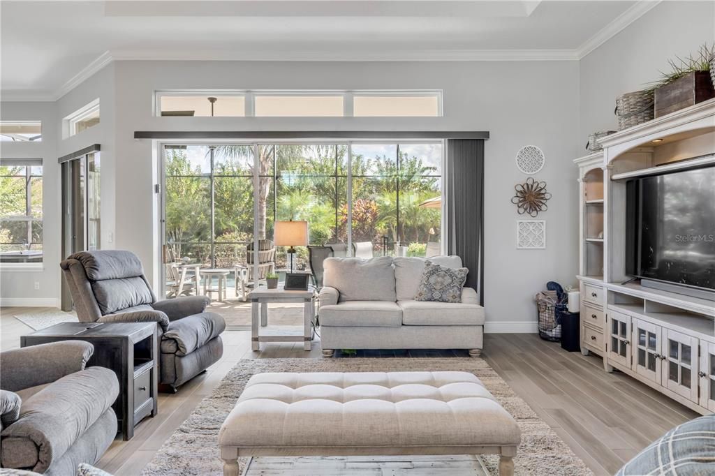 合同活跃: $925,000 (4 贝兹, 2 浴室, 2502 平方英尺)