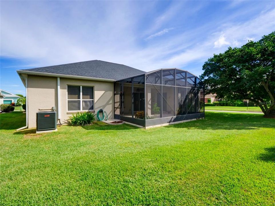 Activo con contrato: $369,000 (2 camas, 2 baños, 2489 Pies cuadrados)