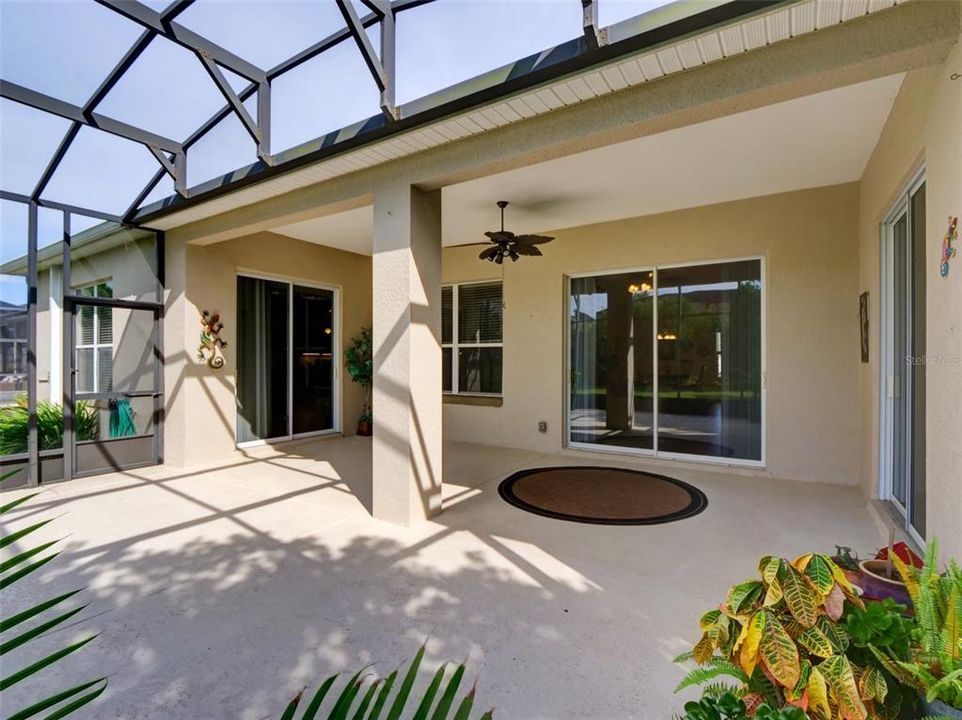 Activo con contrato: $369,000 (2 camas, 2 baños, 2489 Pies cuadrados)