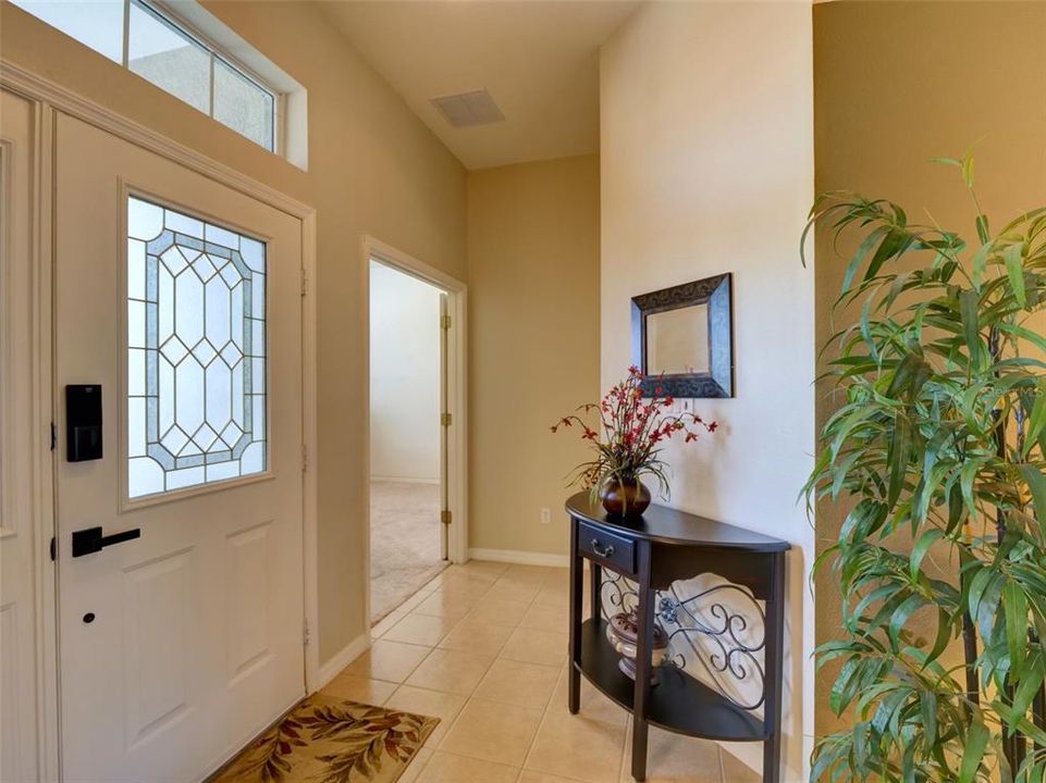 Activo con contrato: $369,000 (2 camas, 2 baños, 2489 Pies cuadrados)