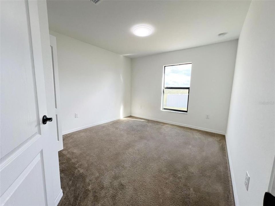 待售: $279,000 (4 贝兹, 2 浴室, 1965 平方英尺)