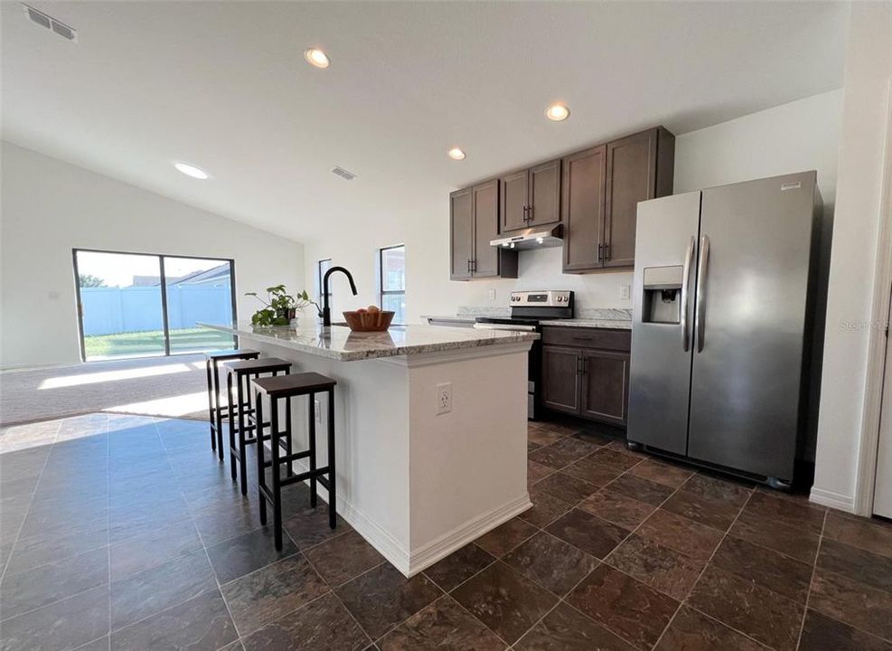 待售: $279,000 (4 贝兹, 2 浴室, 1965 平方英尺)