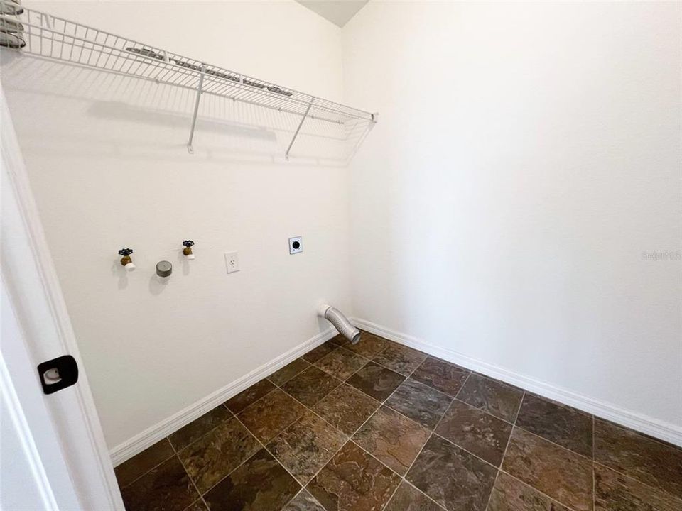 待售: $279,000 (4 贝兹, 2 浴室, 1965 平方英尺)