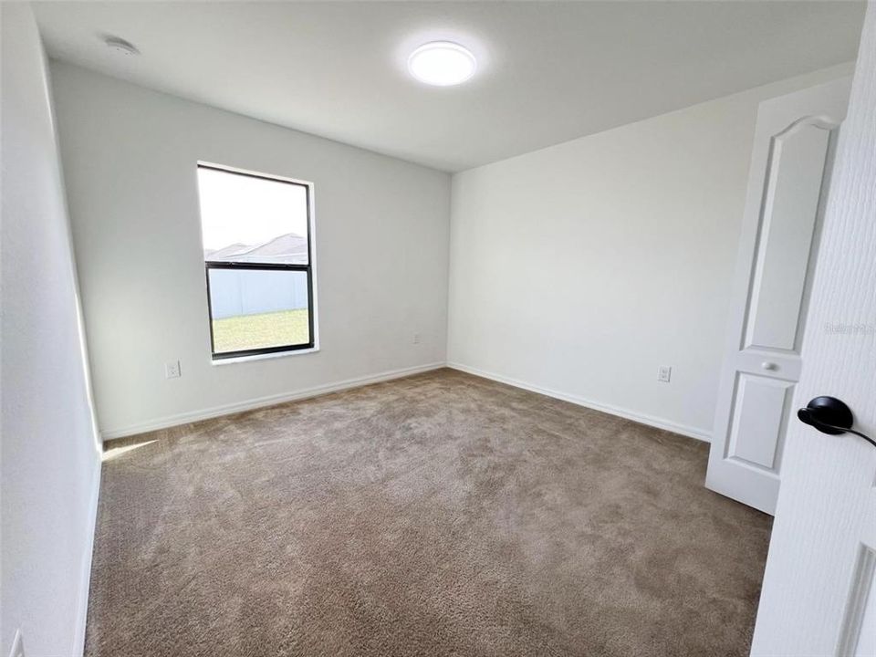 待售: $279,000 (4 贝兹, 2 浴室, 1965 平方英尺)