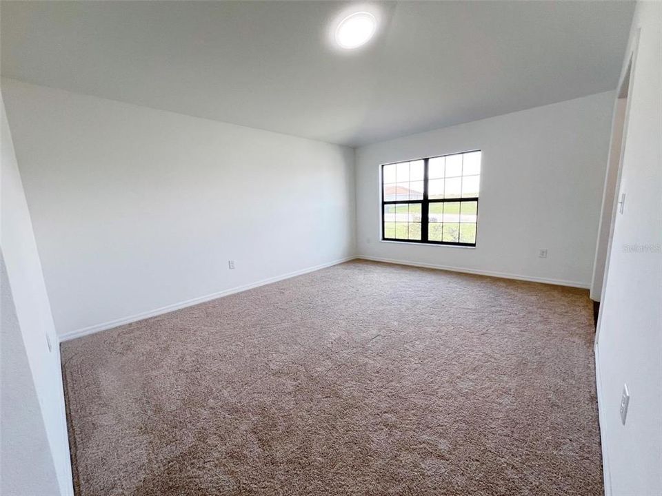 待售: $279,000 (4 贝兹, 2 浴室, 1965 平方英尺)