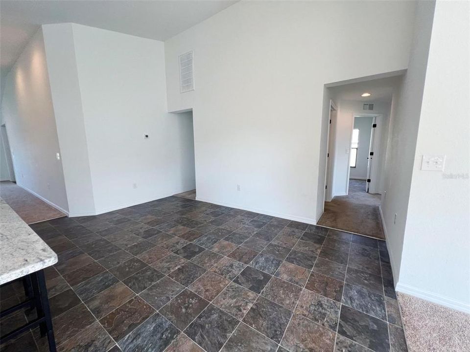 待售: $279,000 (4 贝兹, 2 浴室, 1965 平方英尺)