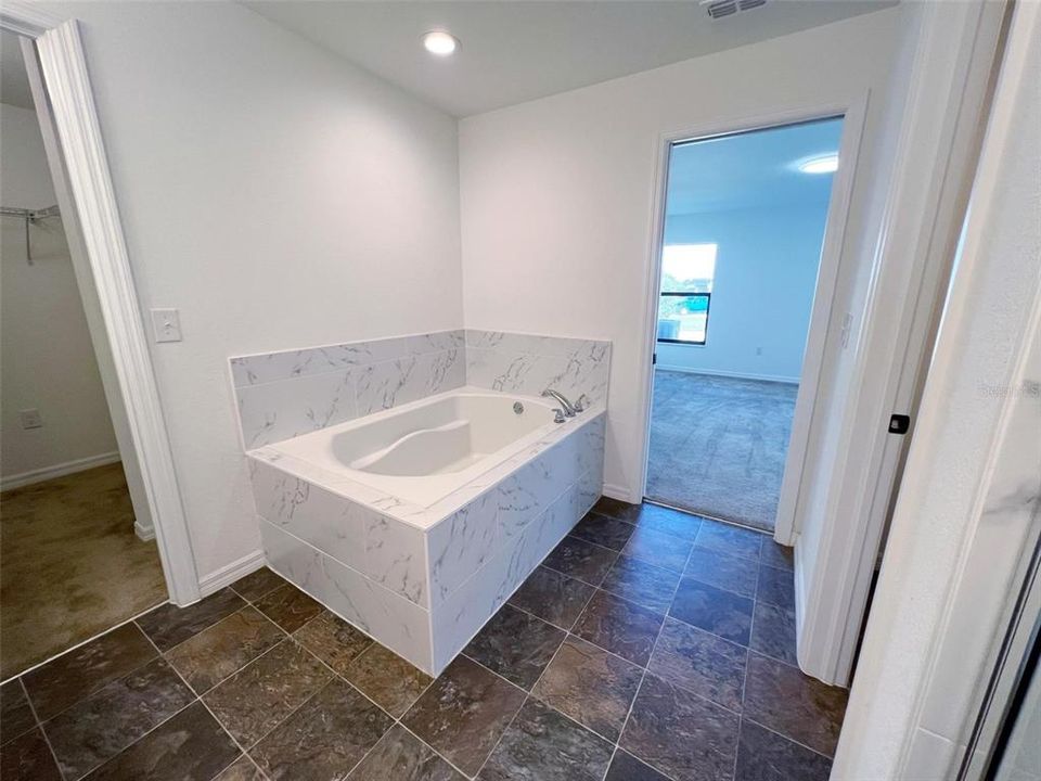 待售: $279,000 (4 贝兹, 2 浴室, 1965 平方英尺)