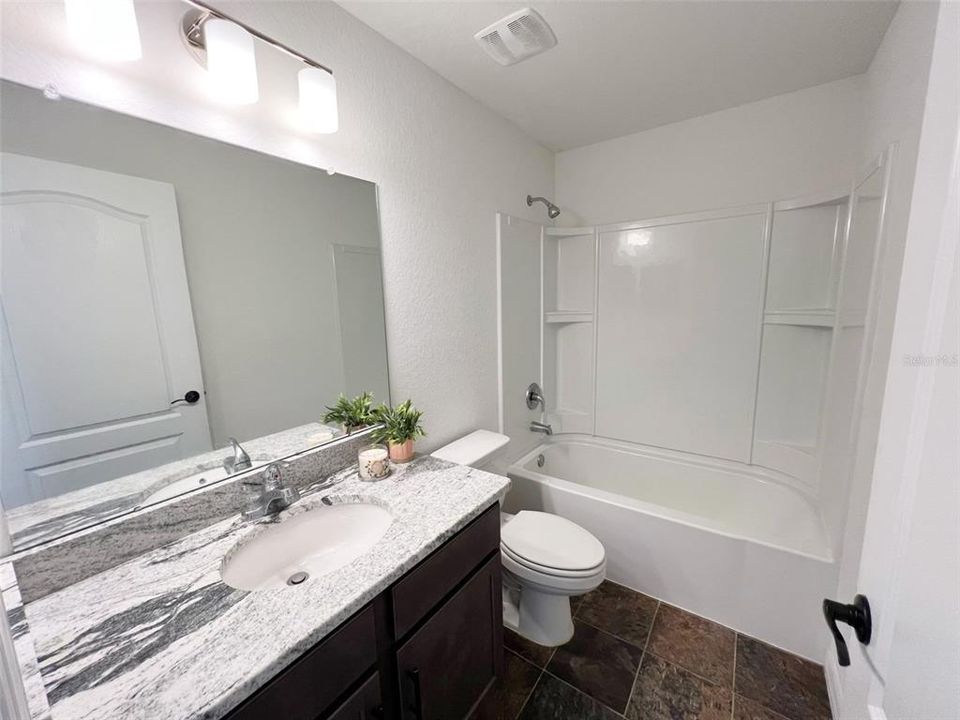 待售: $279,000 (4 贝兹, 2 浴室, 1965 平方英尺)