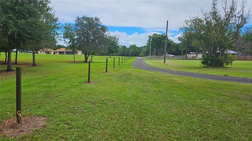 待售: $79,900 (9.85 acres)