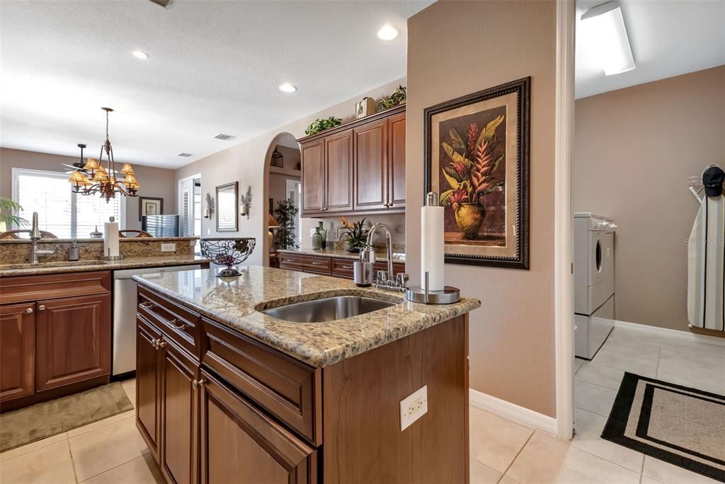 Под контрактом: $447,500 (3 спален, 2 ванн, 2044 Квадратных фут)