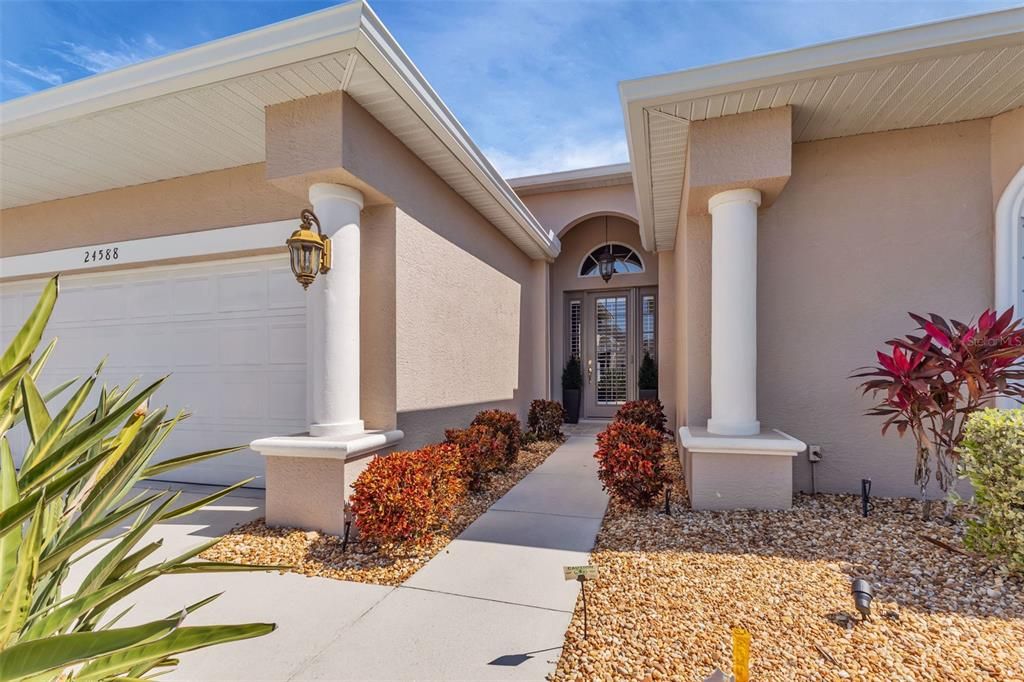 Под контрактом: $447,500 (3 спален, 2 ванн, 2044 Квадратных фут)