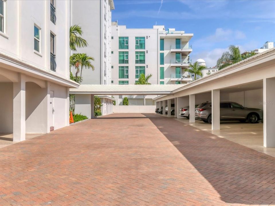 Active With Contract: $4,500 (2 beds, 2 baths, 1396 Square Feet)