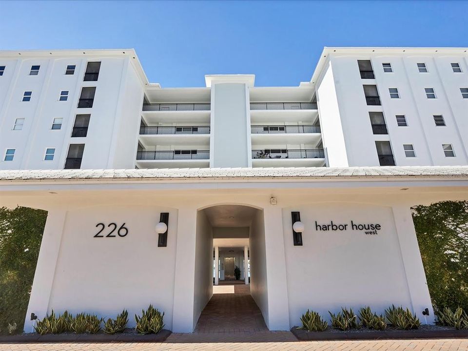 Active With Contract: $4,500 (2 beds, 2 baths, 1396 Square Feet)