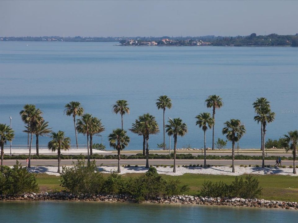 Active With Contract: $4,500 (2 beds, 2 baths, 1396 Square Feet)