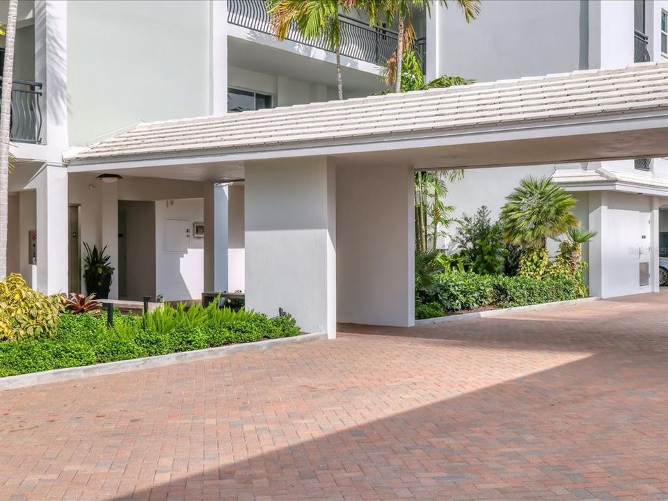 Active With Contract: $4,500 (2 beds, 2 baths, 1396 Square Feet)