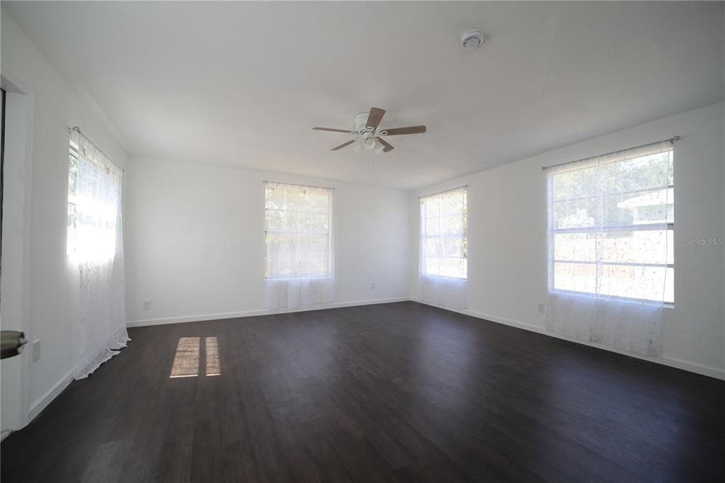 For Rent: $1,700 (3 beds, 2 baths, 1441 Square Feet)