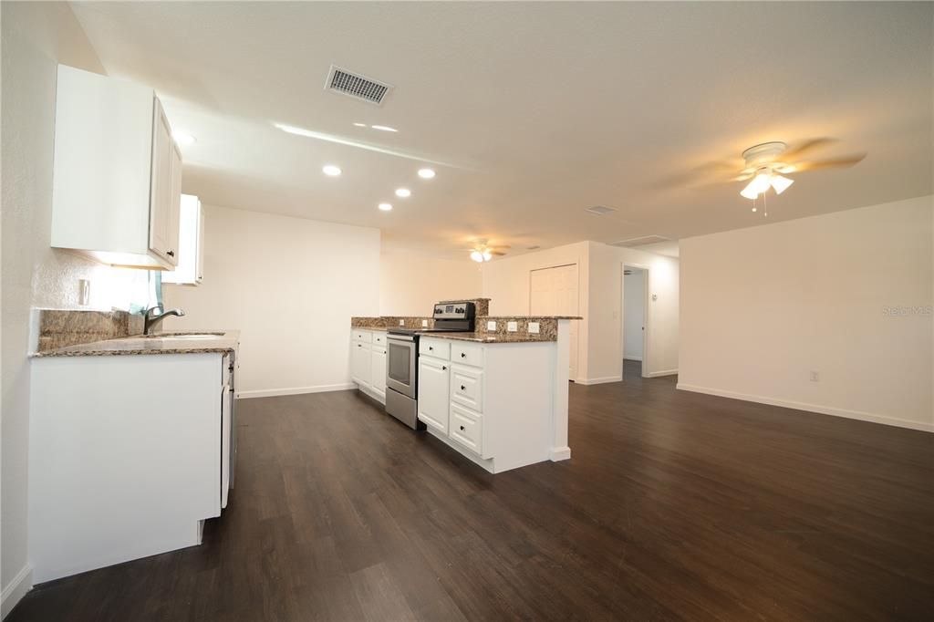 For Rent: $1,700 (3 beds, 2 baths, 1441 Square Feet)