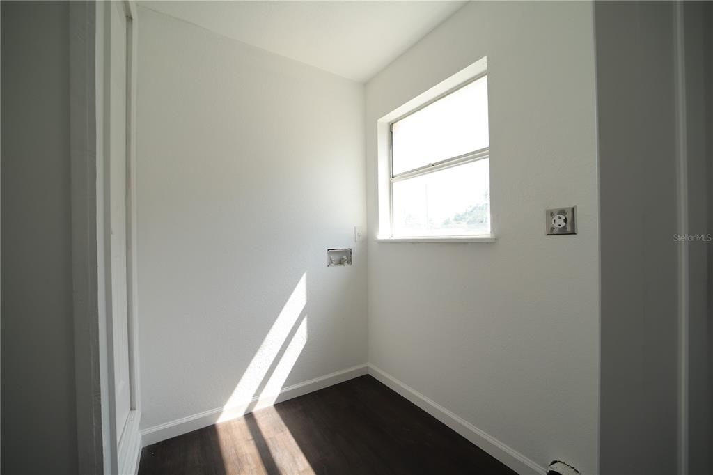 For Rent: $1,700 (3 beds, 2 baths, 1441 Square Feet)