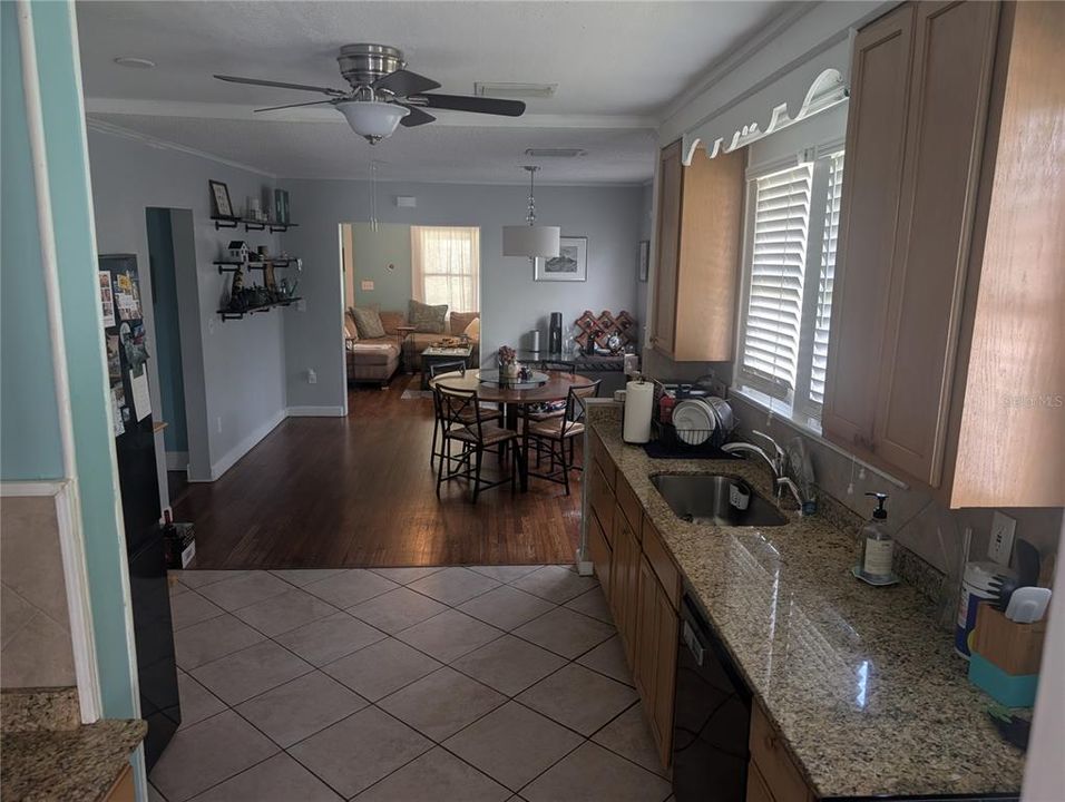 待售: $299,990 (3 贝兹, 2 浴室, 1402 平方英尺)