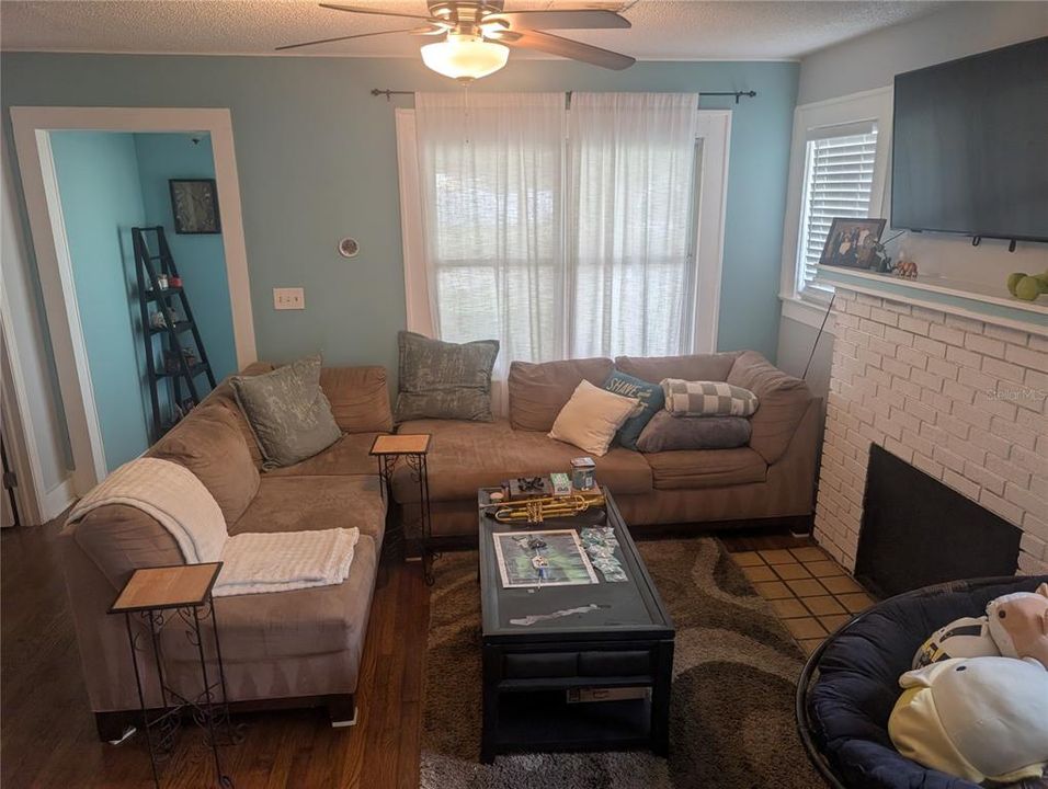 待售: $299,990 (3 贝兹, 2 浴室, 1402 平方英尺)