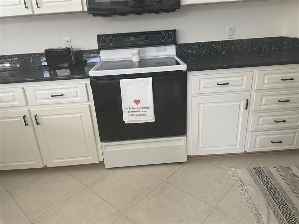 На продажу: $154,900 (2 спален, 1 ванн, 810 Квадратных фут)